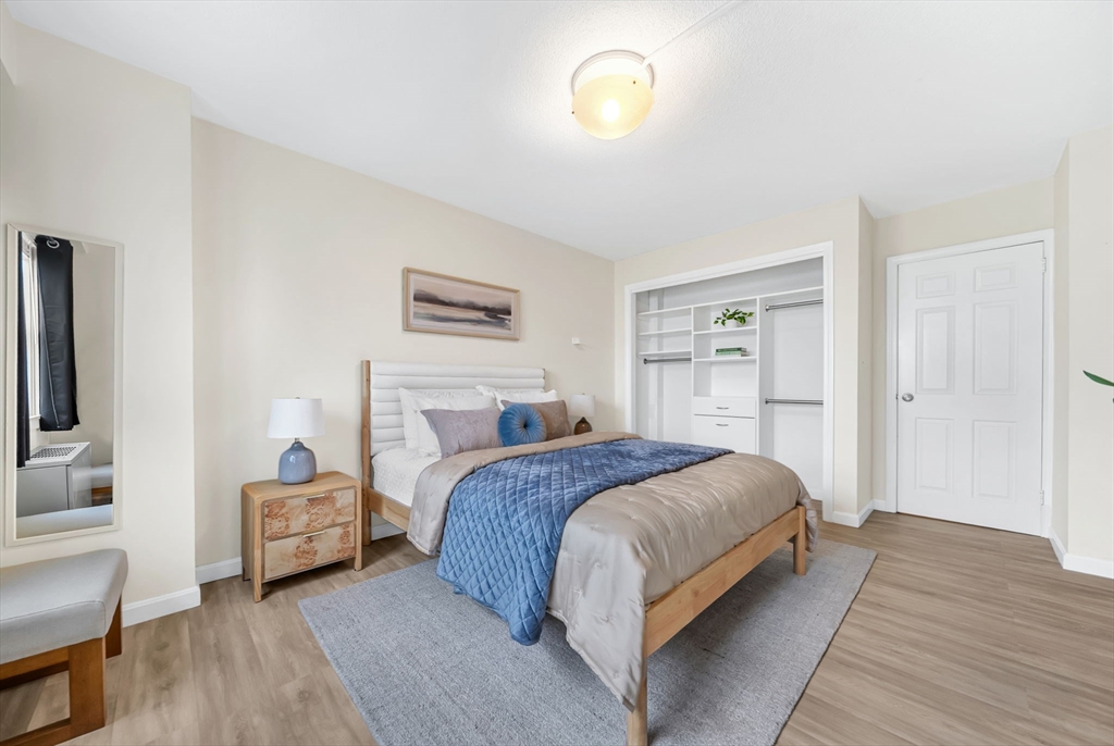 9 Hawthorne Pl # 7H