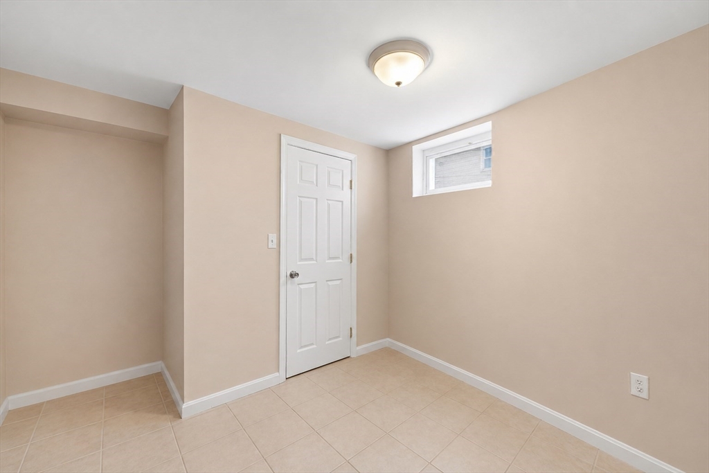 18 Tyler St
