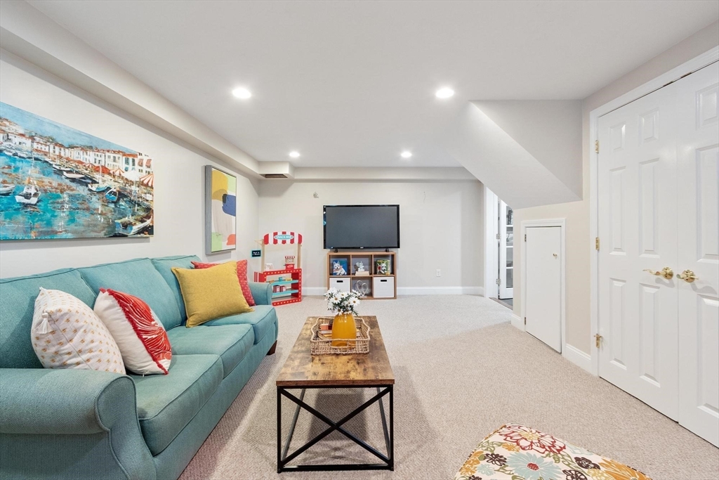 16 Abel Jones Pl