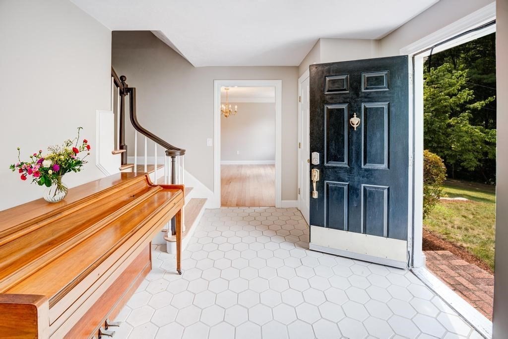 1157 Main St