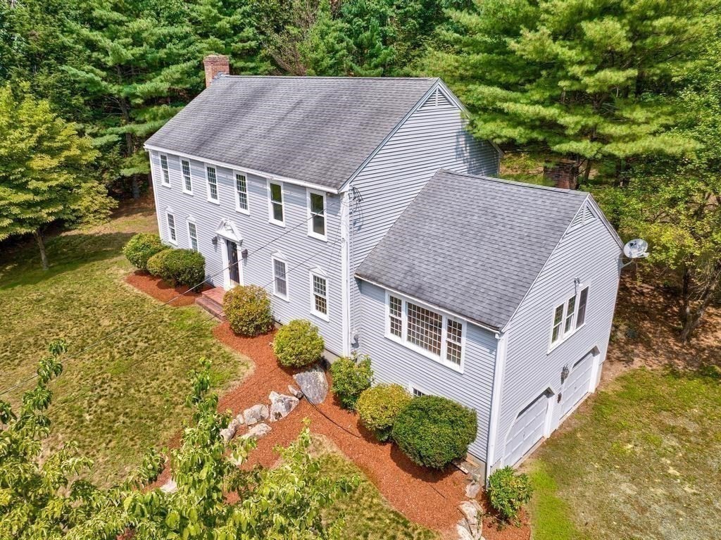 1157 Main St