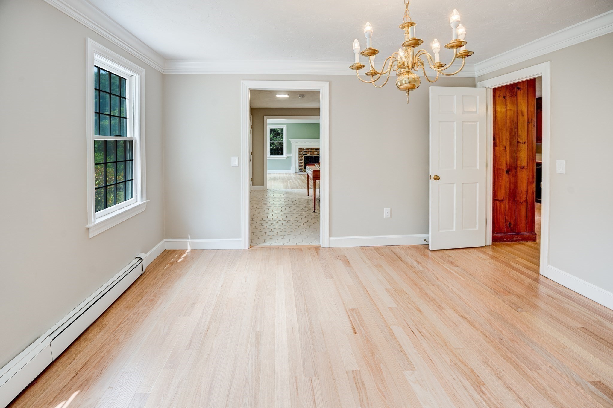 1157 Main St