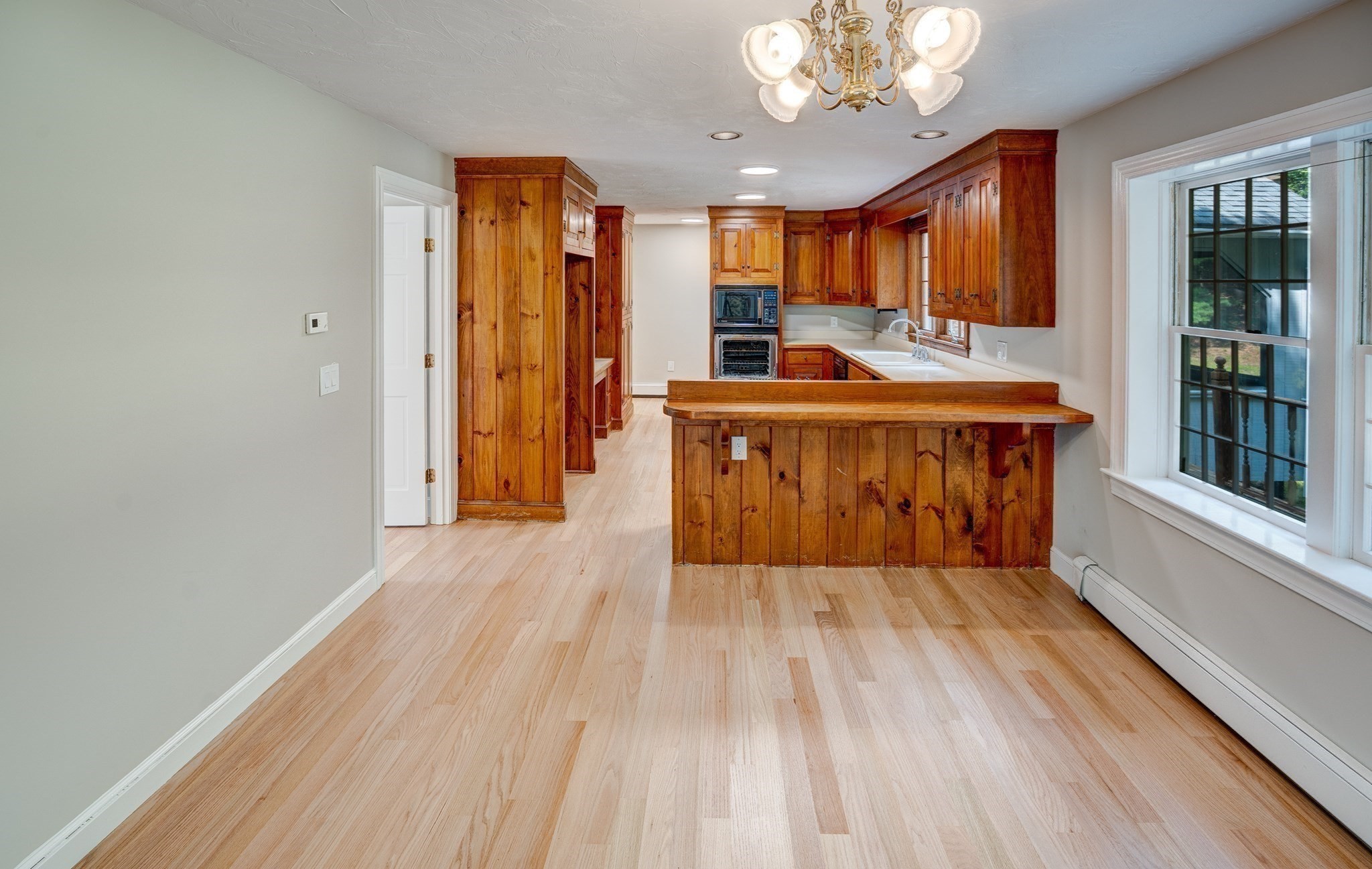 1157 Main St
