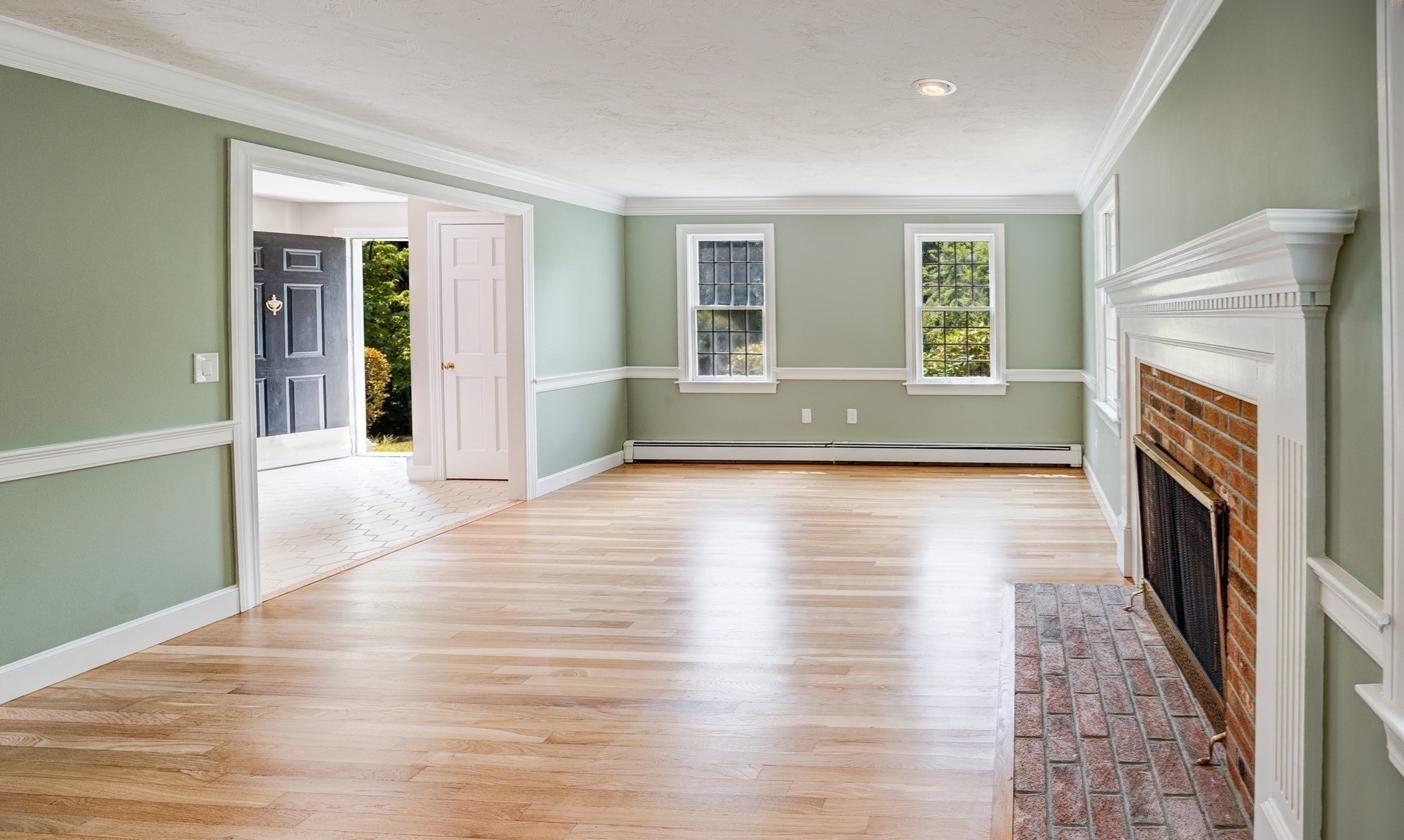 1157 Main St