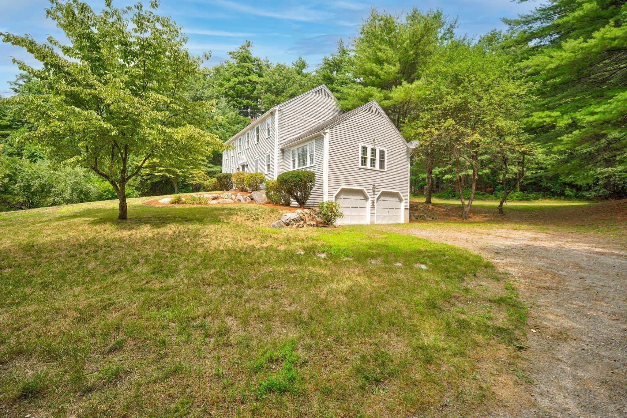 1157 Main St