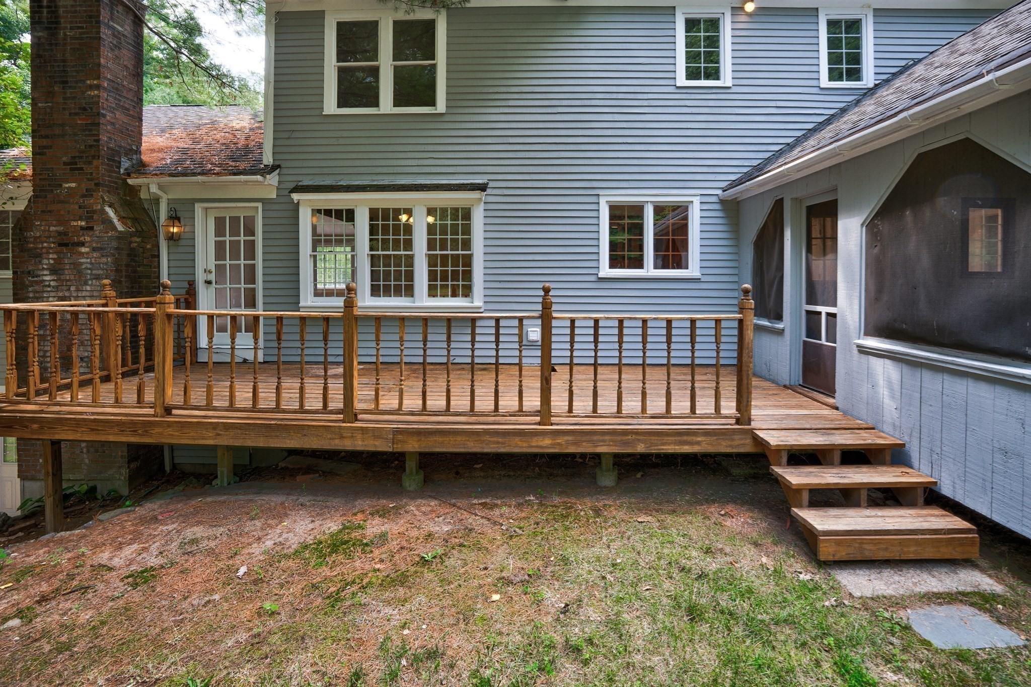 1157 Main St