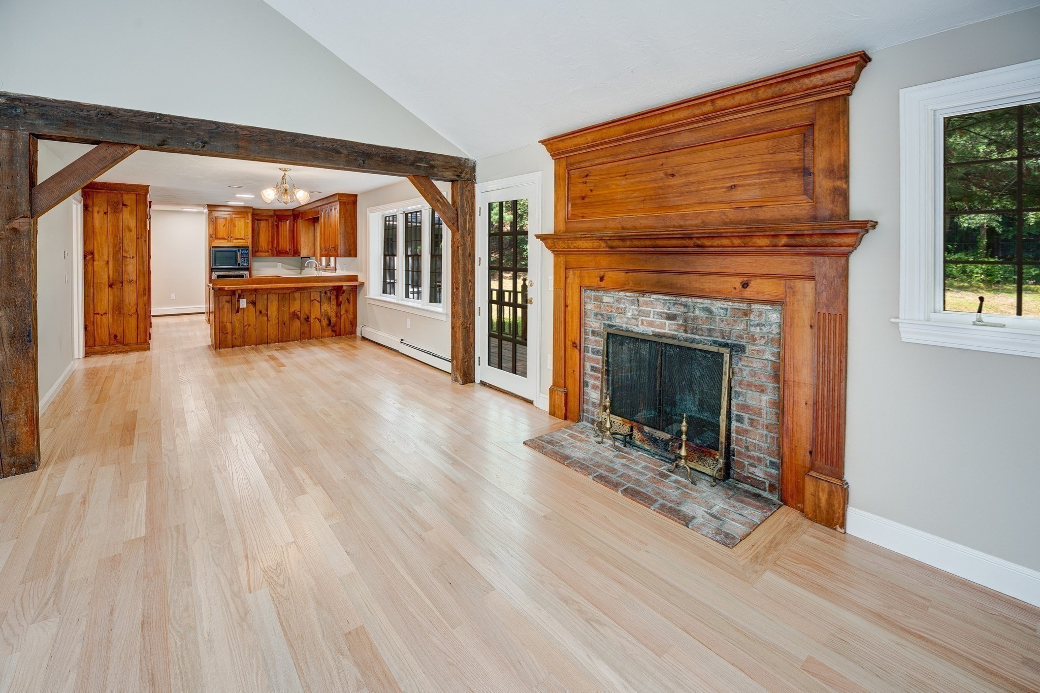 1157 Main St