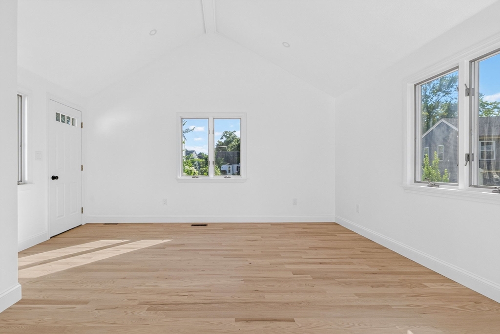7 Joyce Rd
