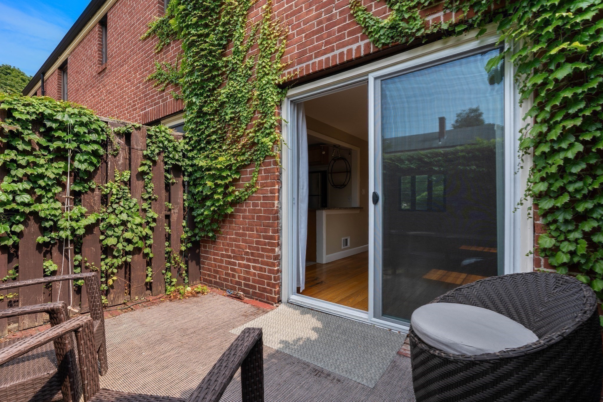 956 Belmont # 956