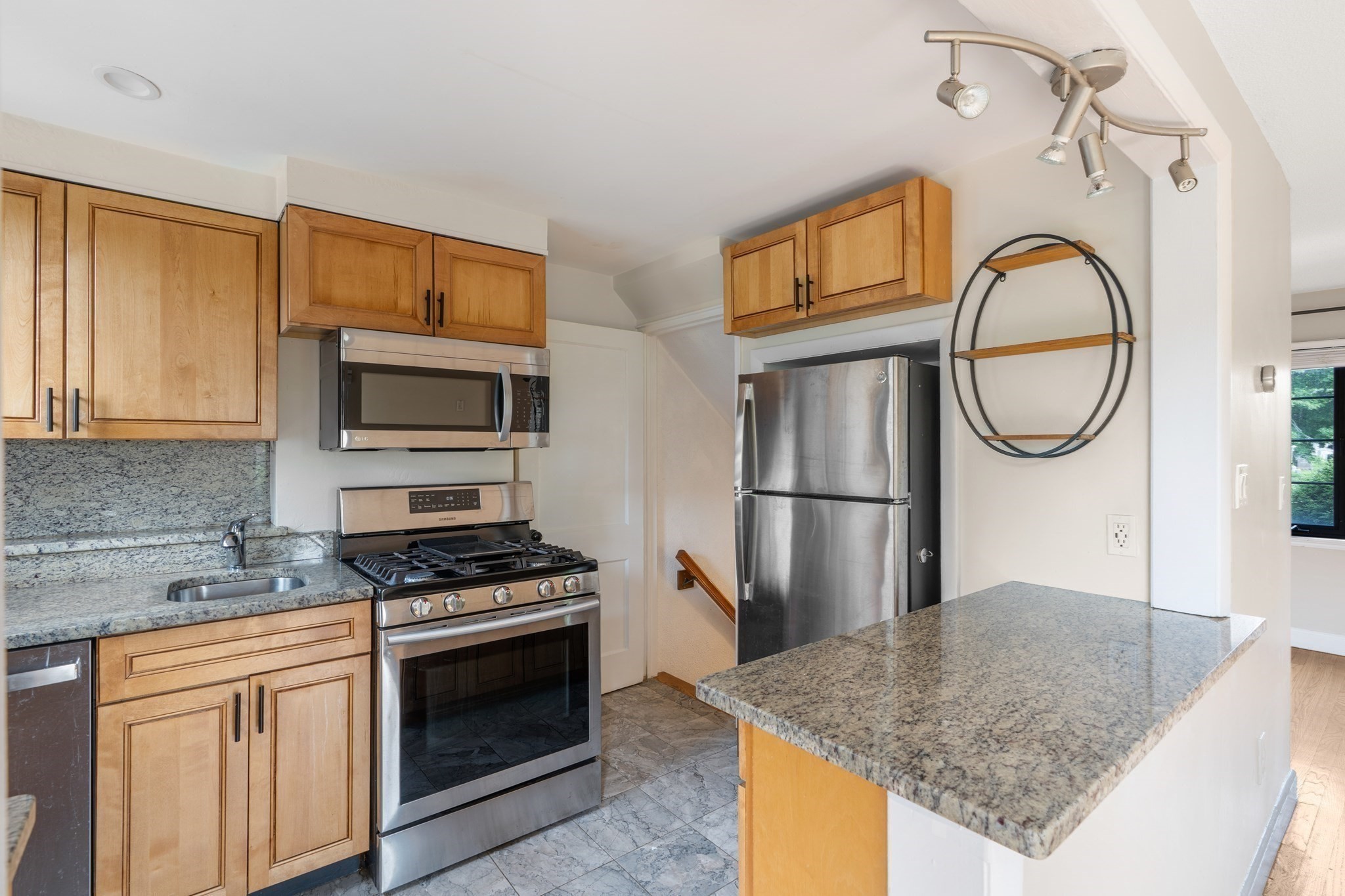 956 Belmont # 956