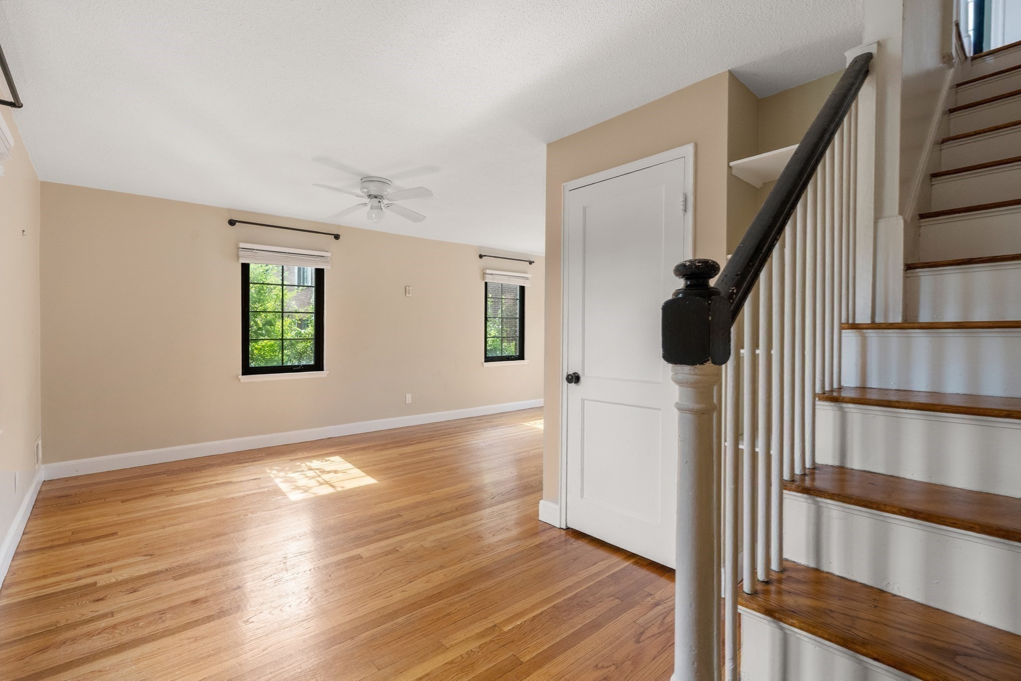956 Belmont # 956