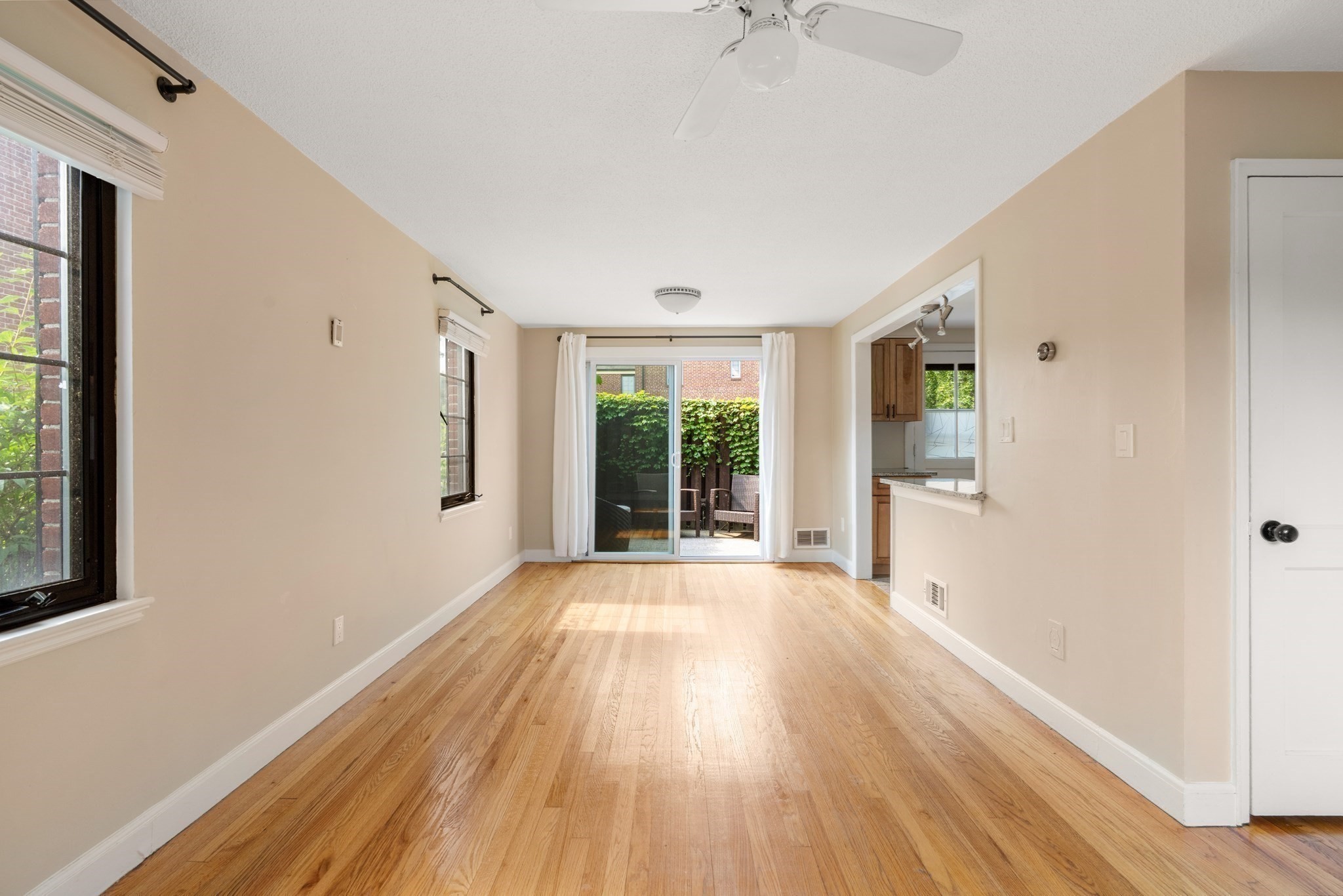 956 Belmont # 956