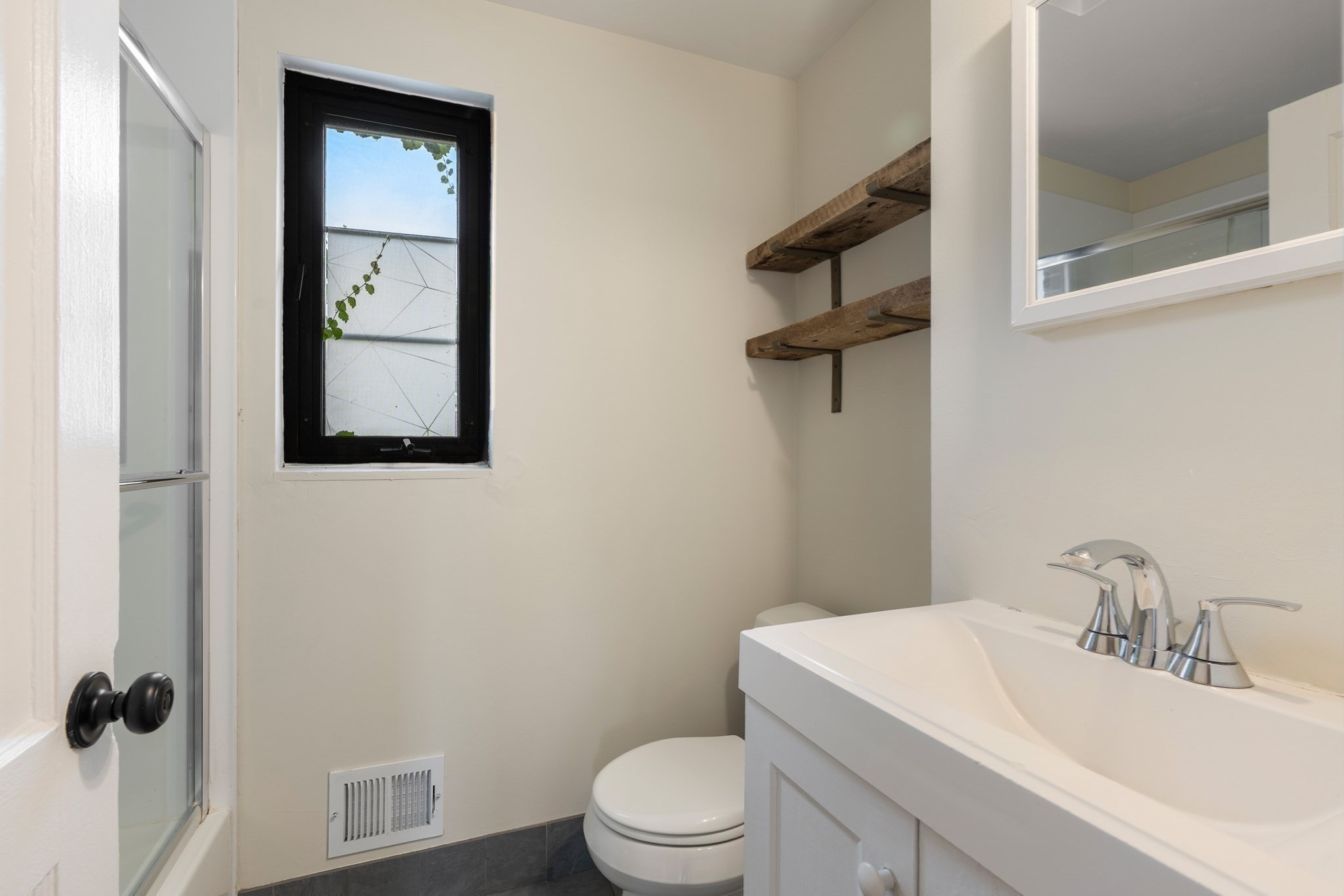 956 Belmont # 956