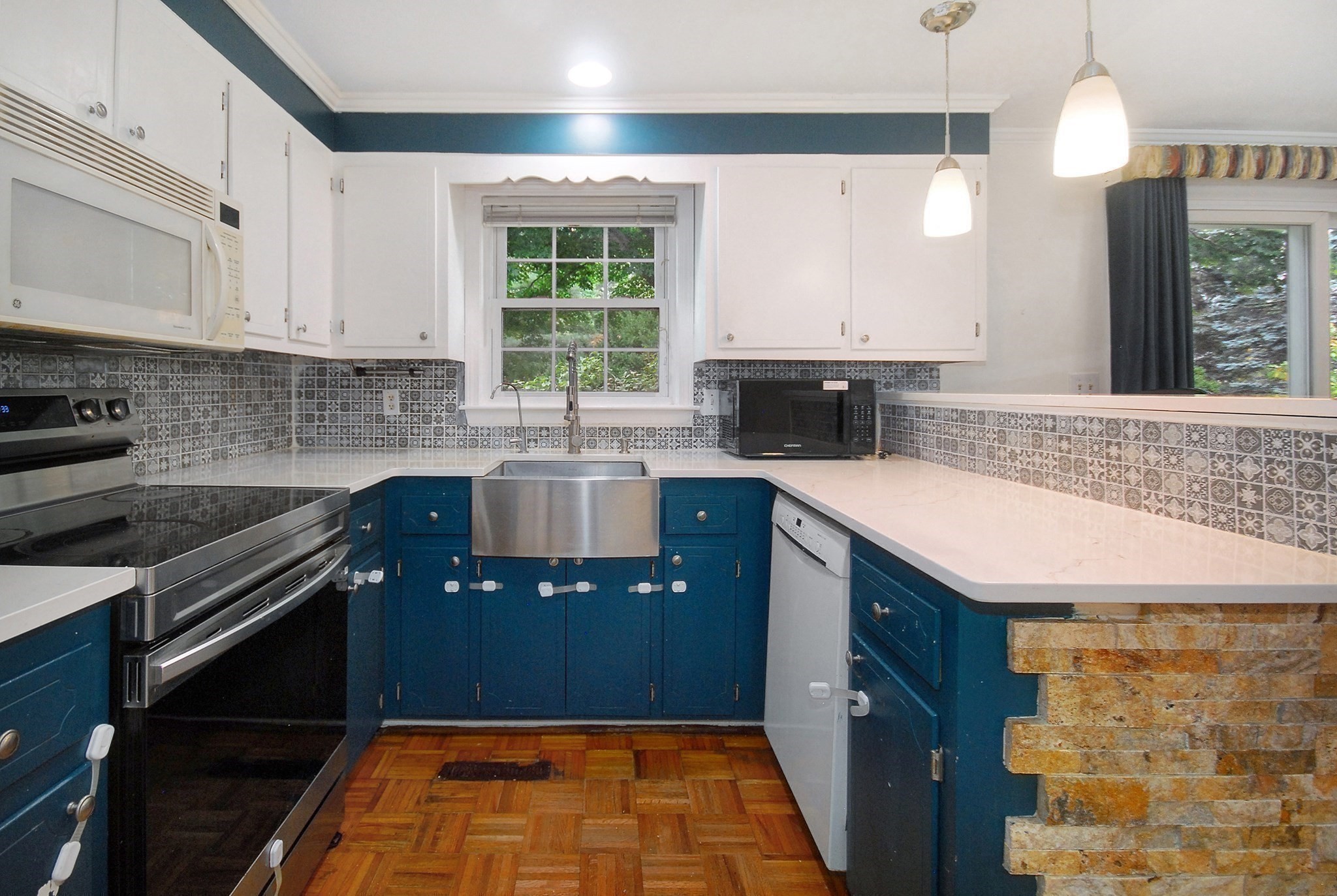 1 Meetinghouse Rd # 1