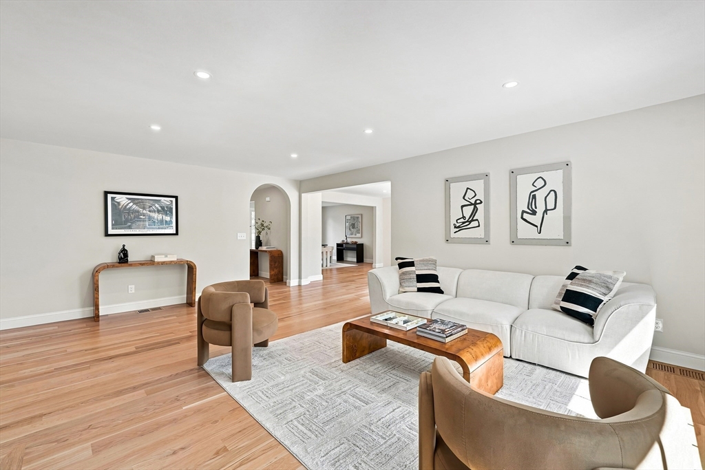 7 Viking Rd