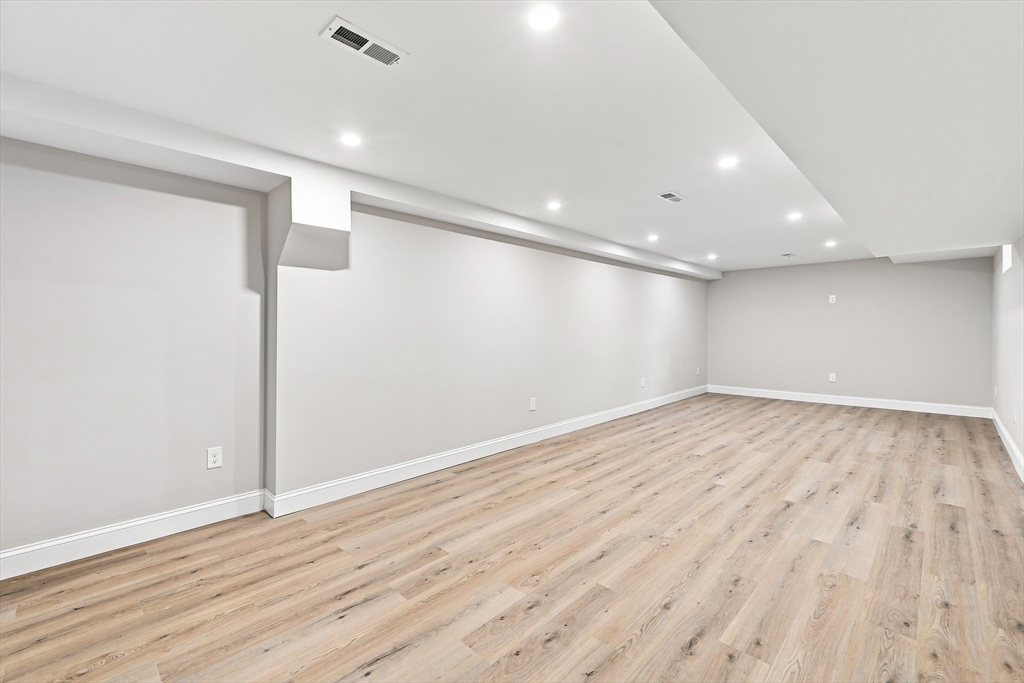 7 Viking Rd