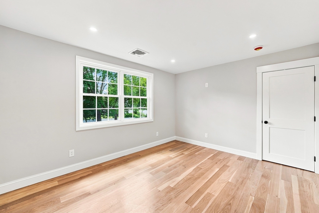 7 Viking Rd