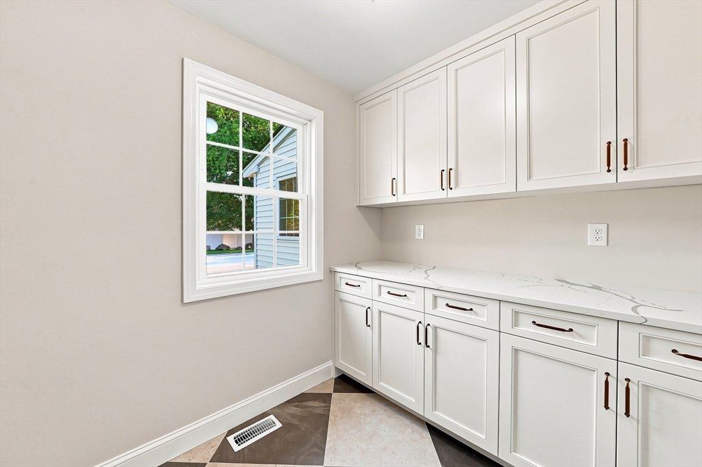 7 Viking Rd