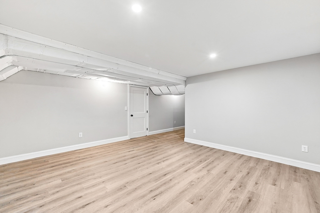 7 Viking Rd