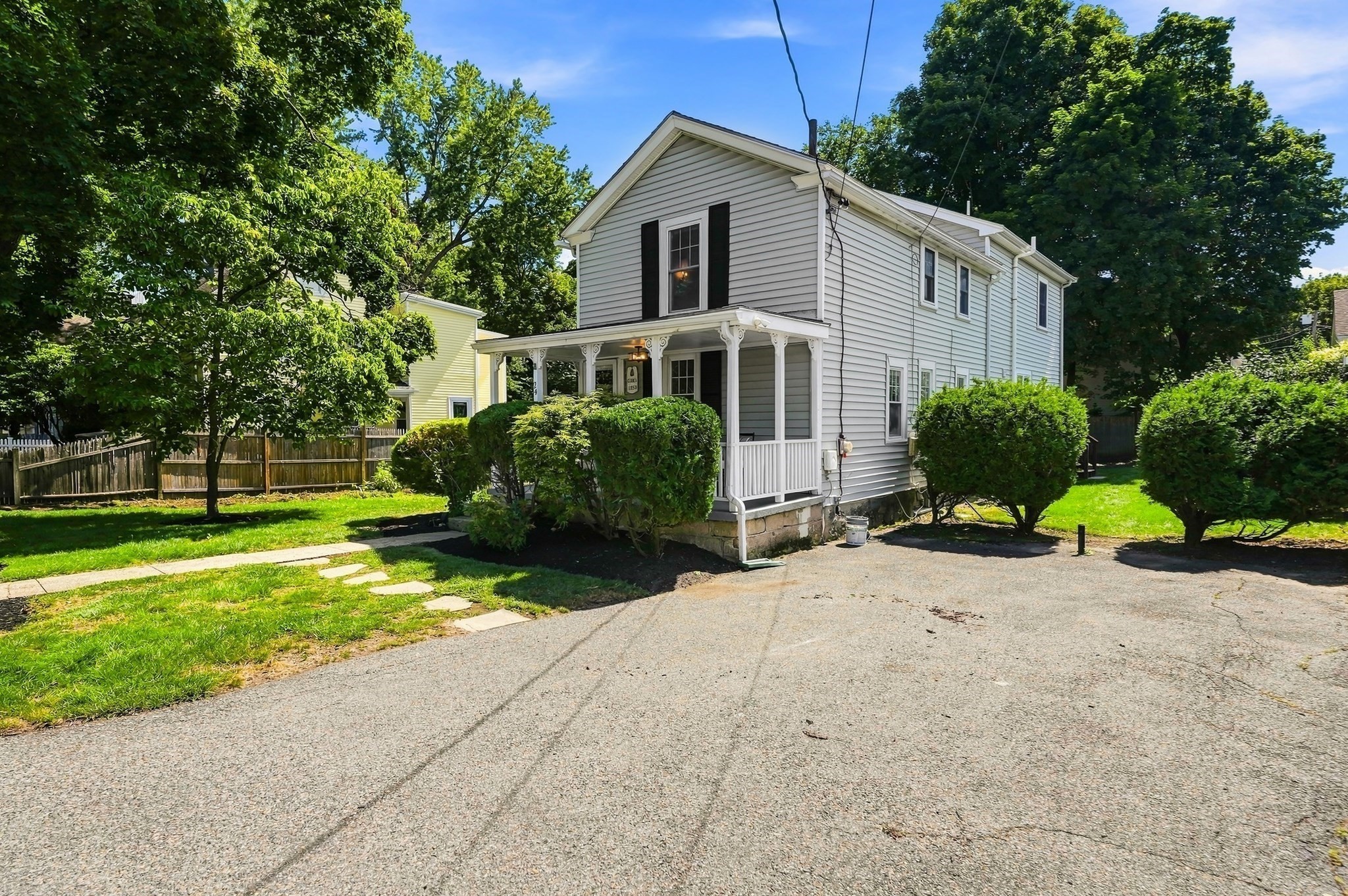 24 Richardson St