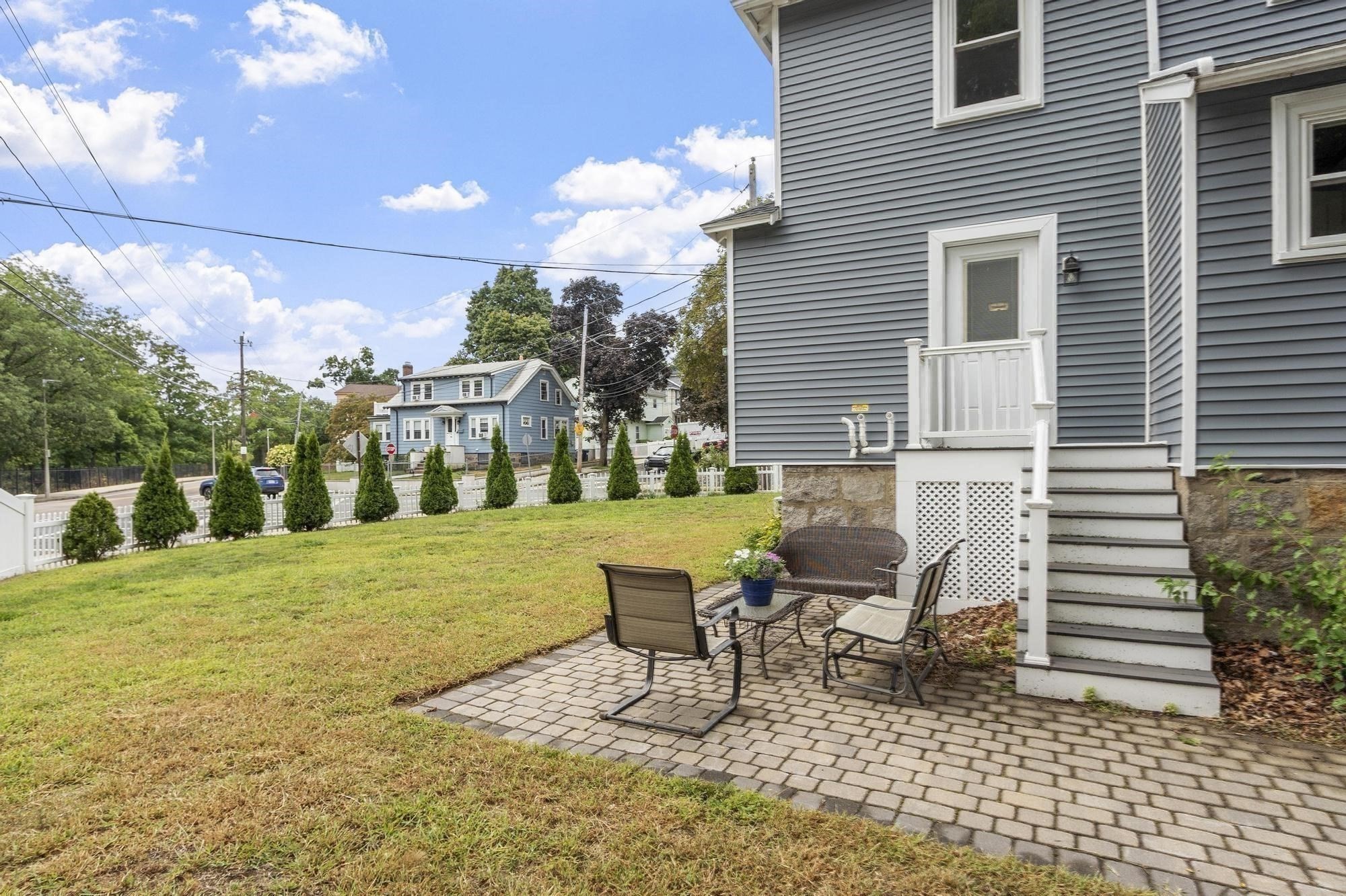80 Hillsdale St