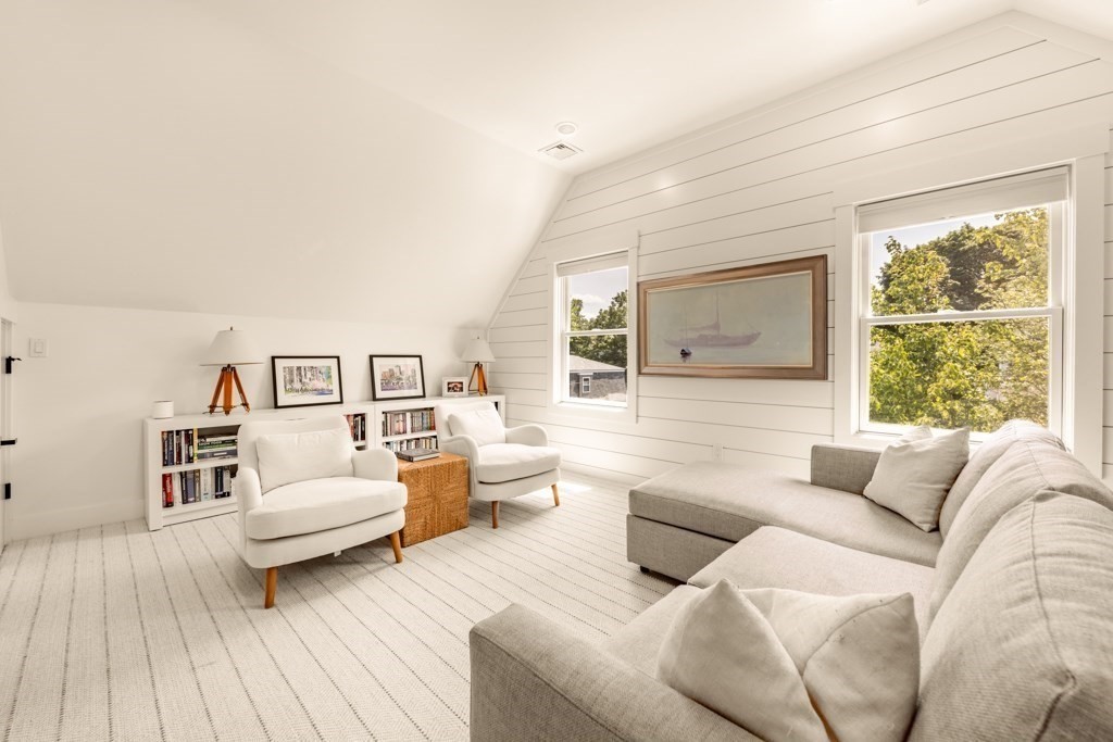 13 Grand View Avenue # 2