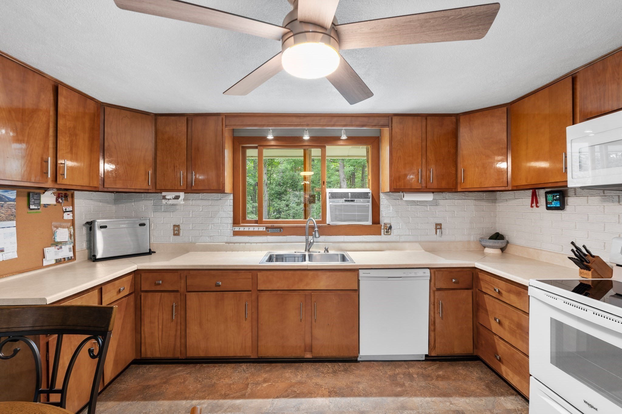 225 Taylor Rd