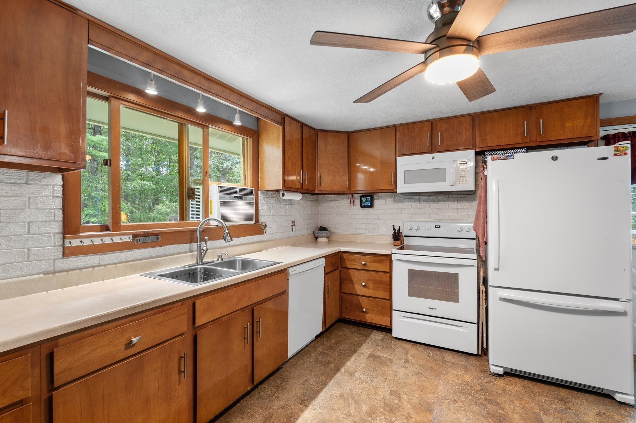 225 Taylor Rd