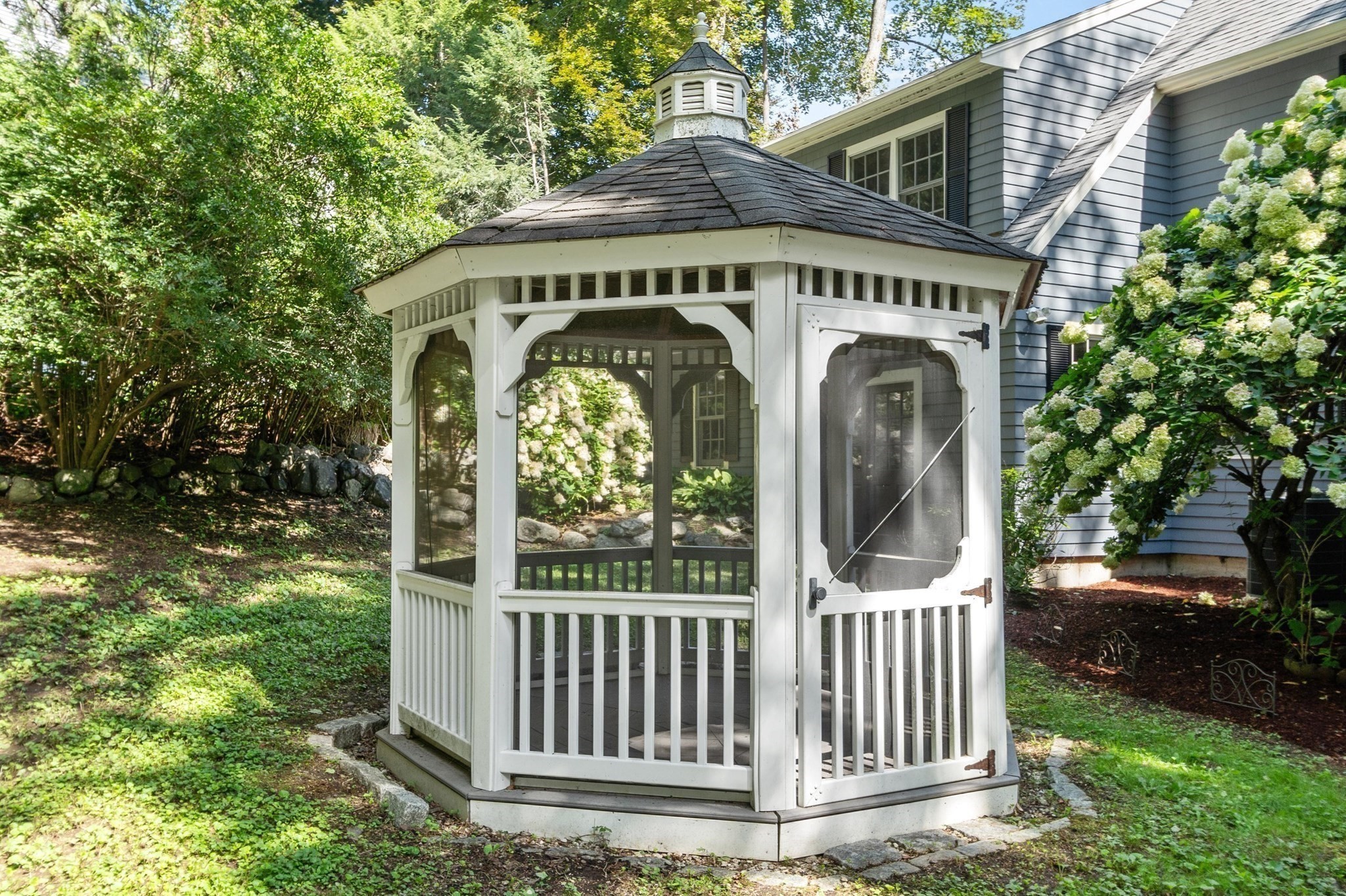 5 Tavern Ln