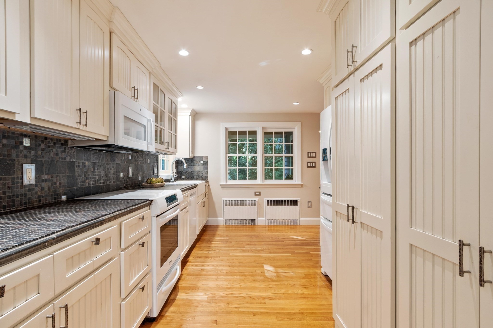 5 Tavern Ln