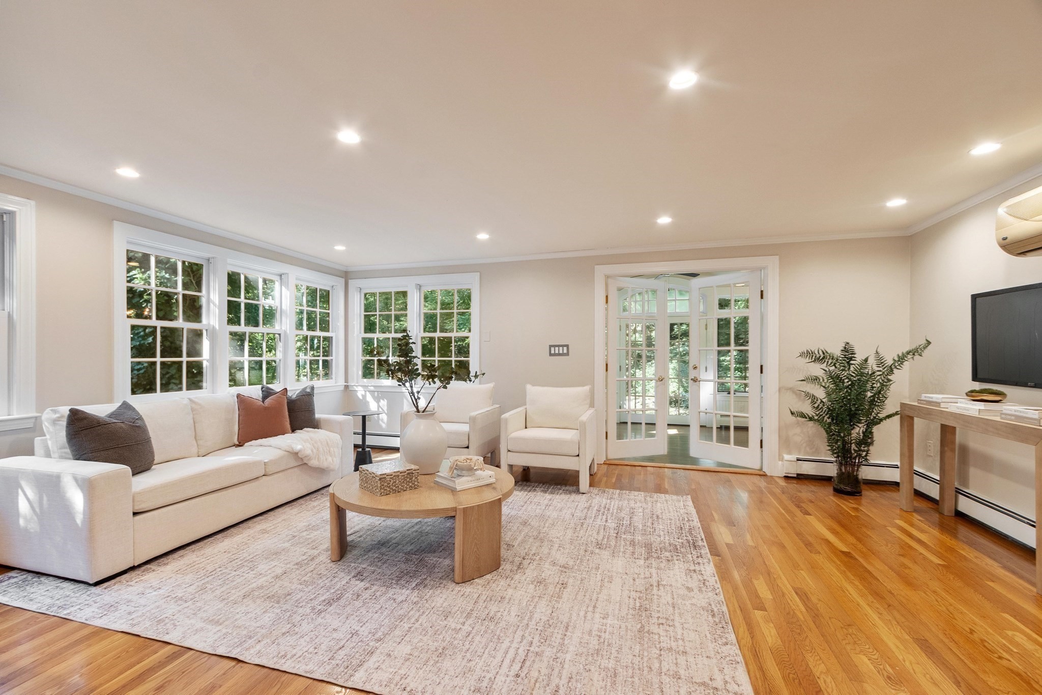 5 Tavern Ln