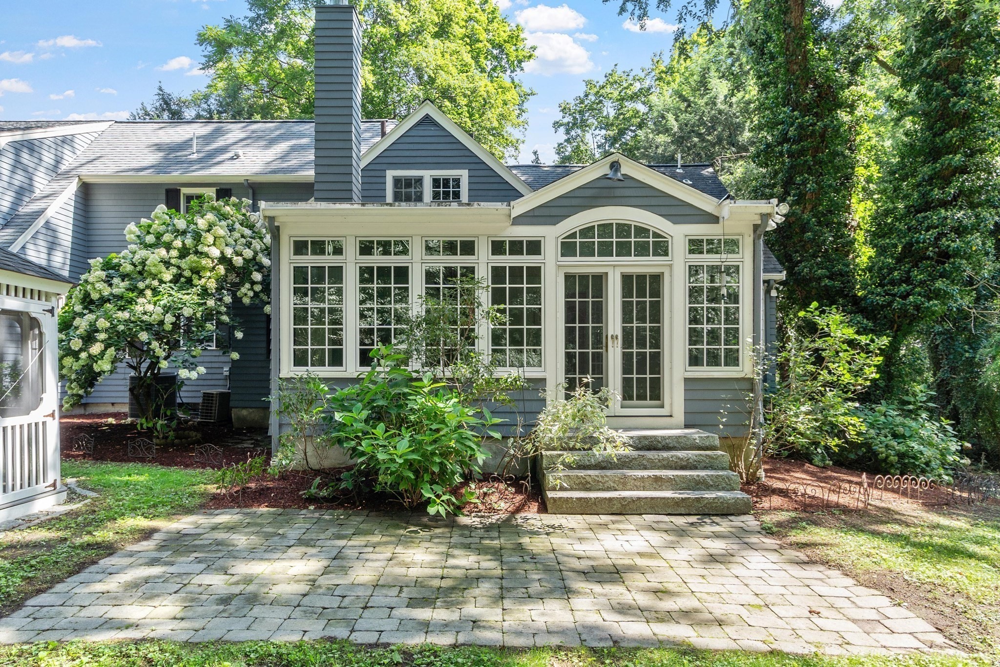 5 Tavern Ln