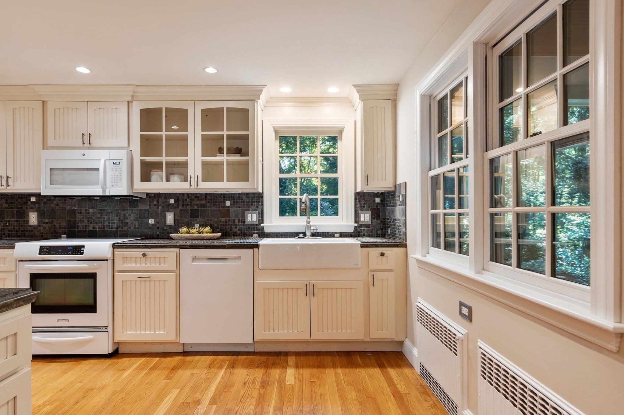 5 Tavern Ln