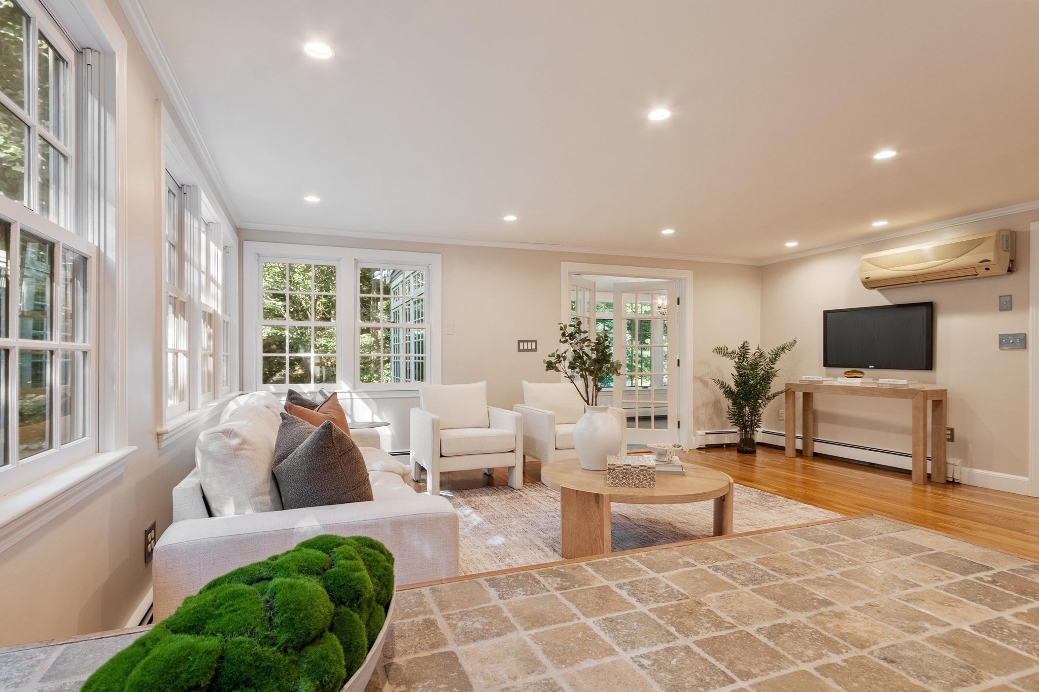 5 Tavern Ln