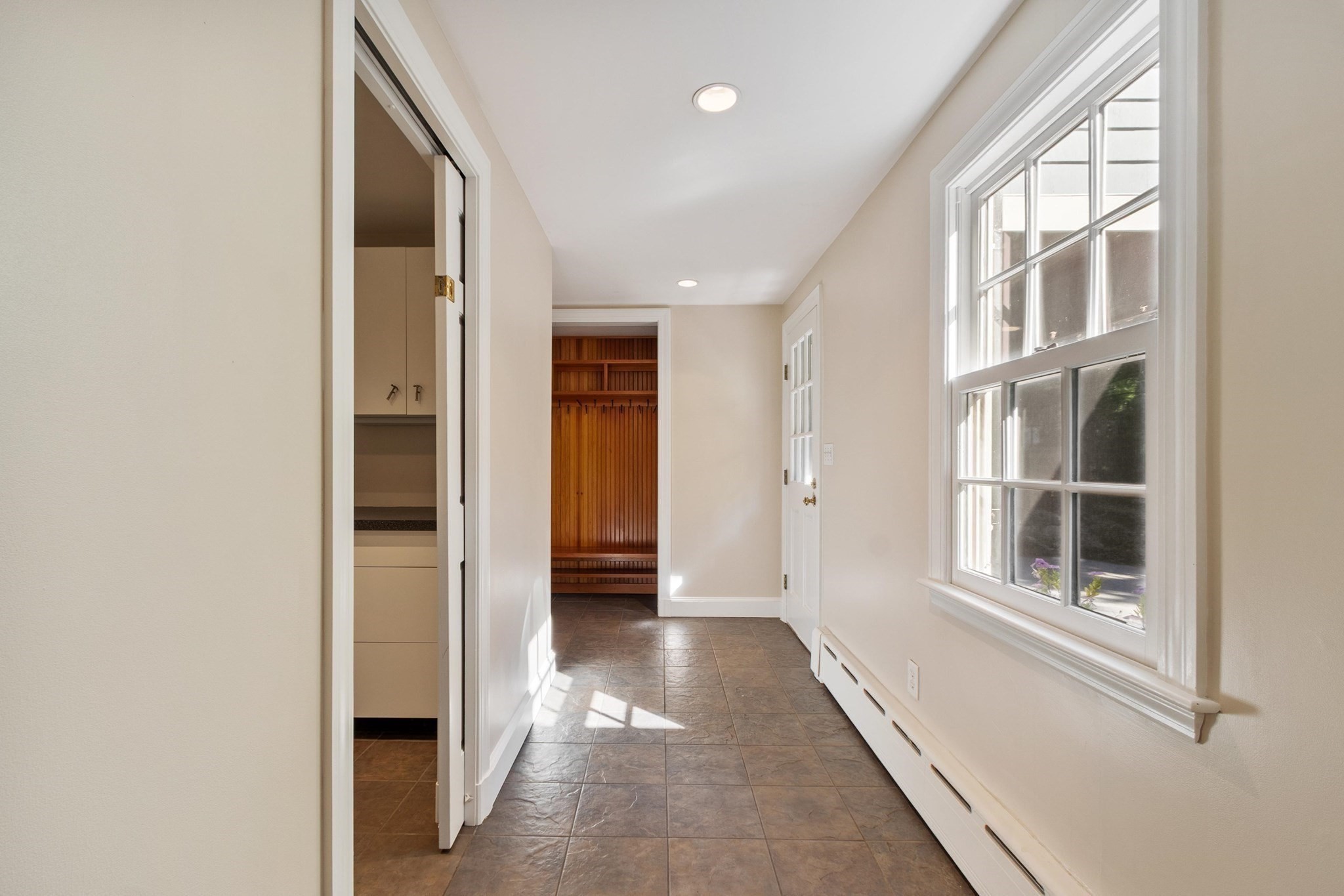 5 Tavern Ln