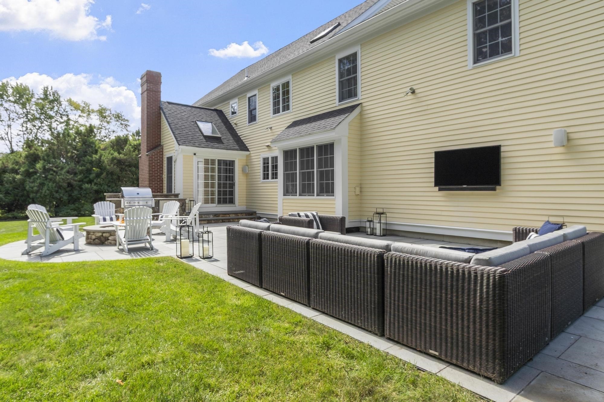 7 Sweeney Ridge Rd