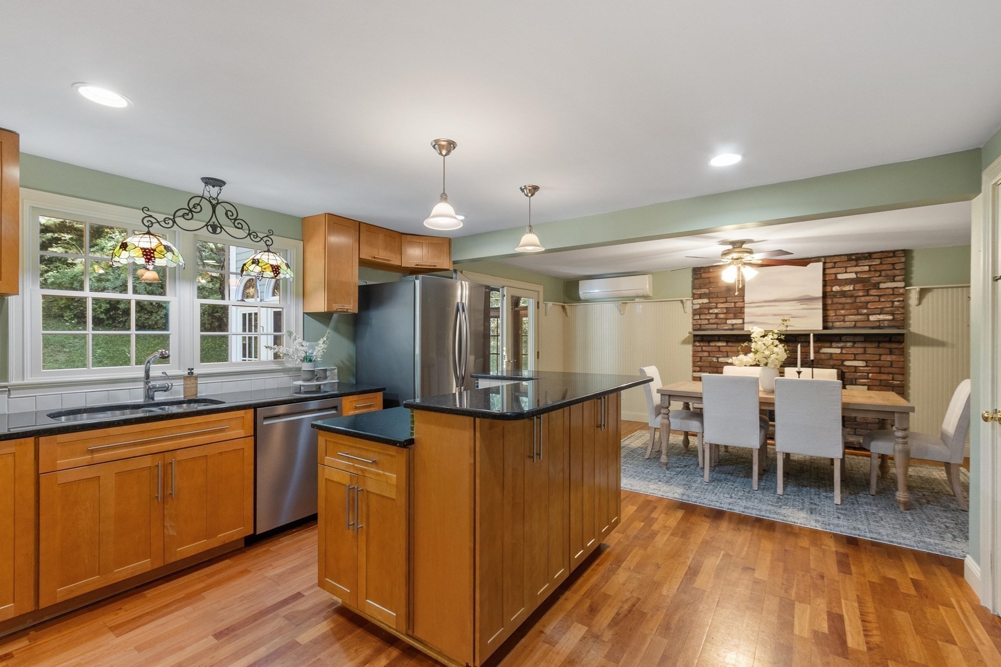 58 Gates Ln