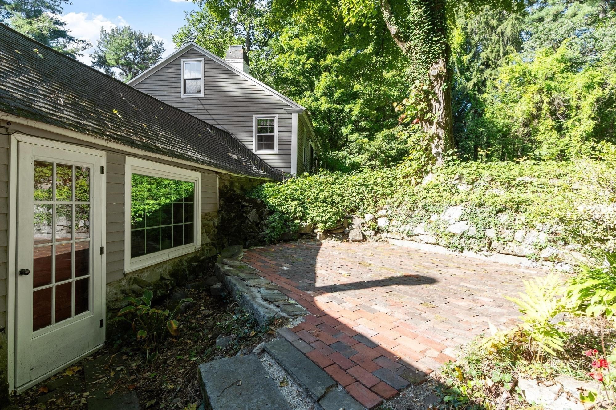 533 Lowell Rd