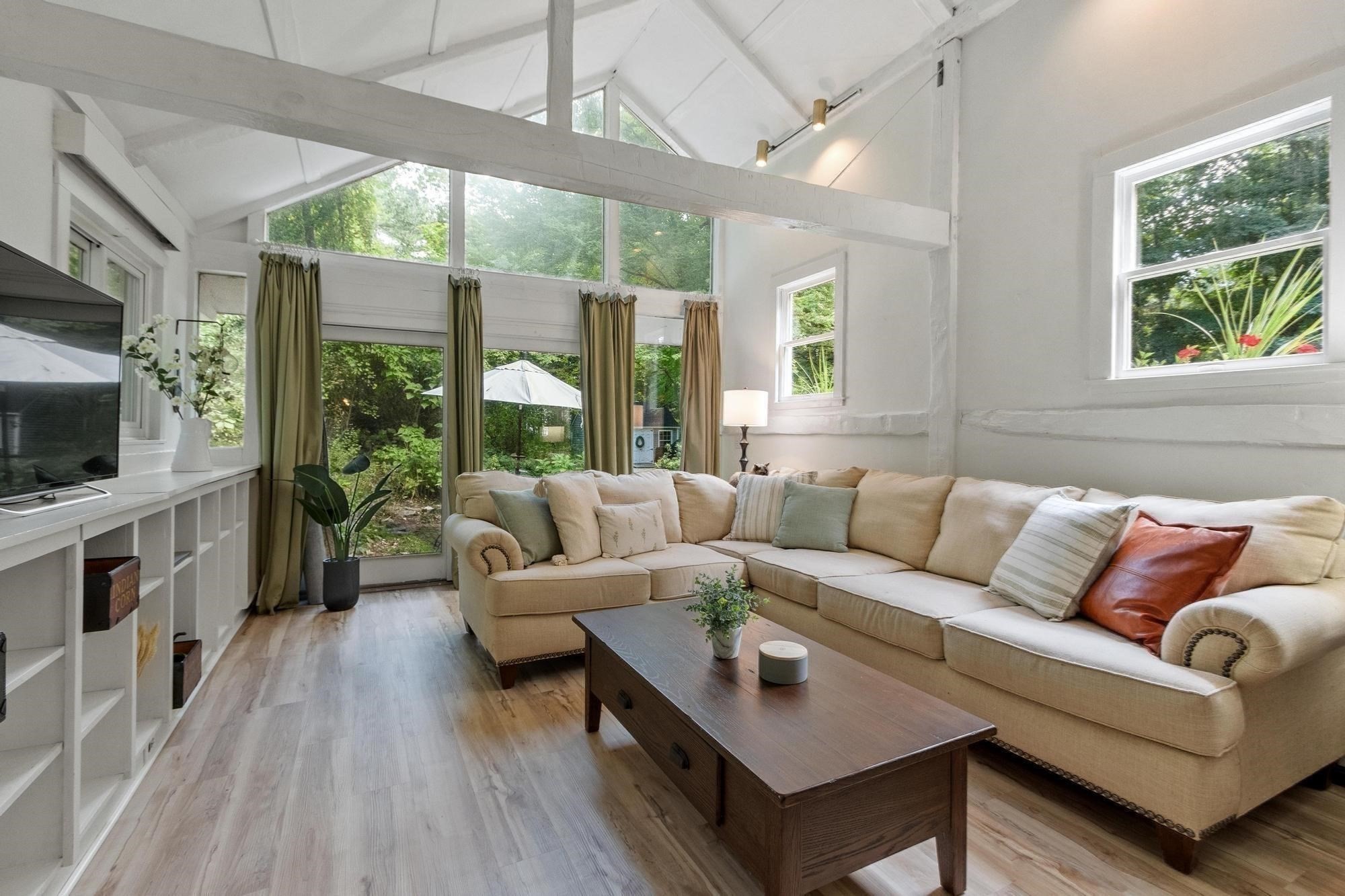533 Lowell Rd