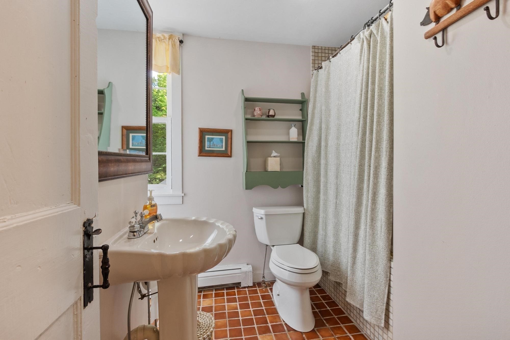533 Lowell Rd
