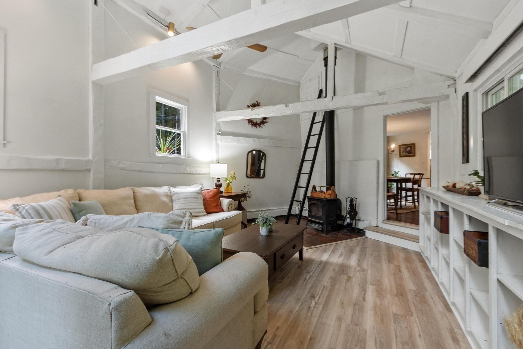 533 Lowell Rd