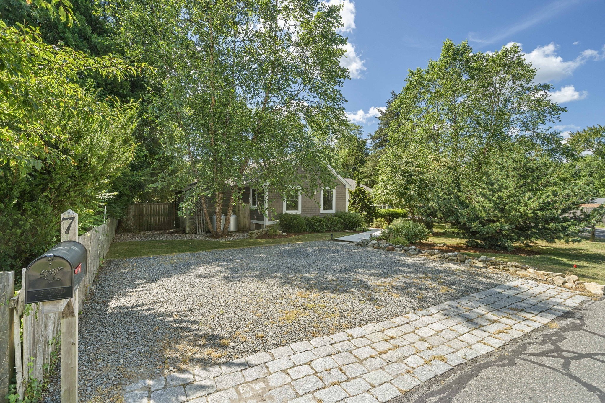 7 Elliot St