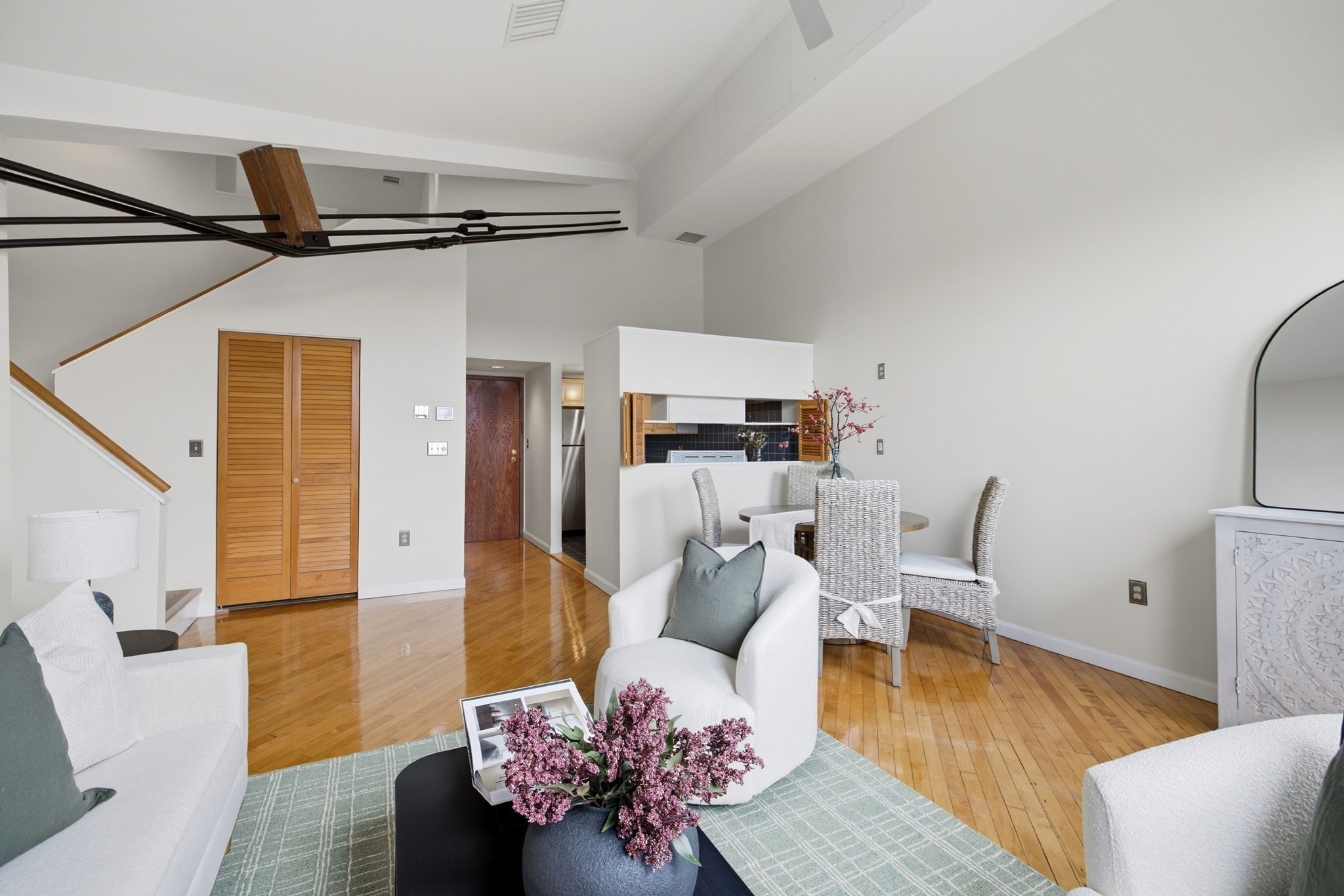 94 Newbury Ave # 402