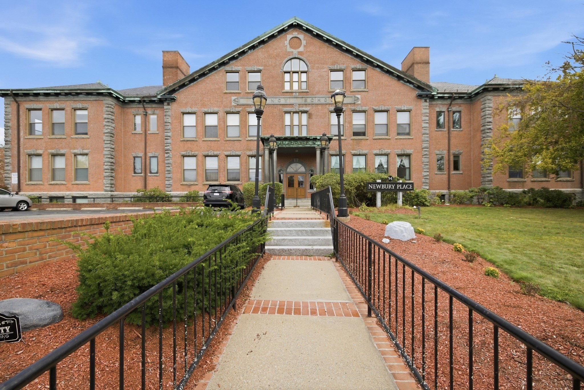 94 Newbury Ave # 402