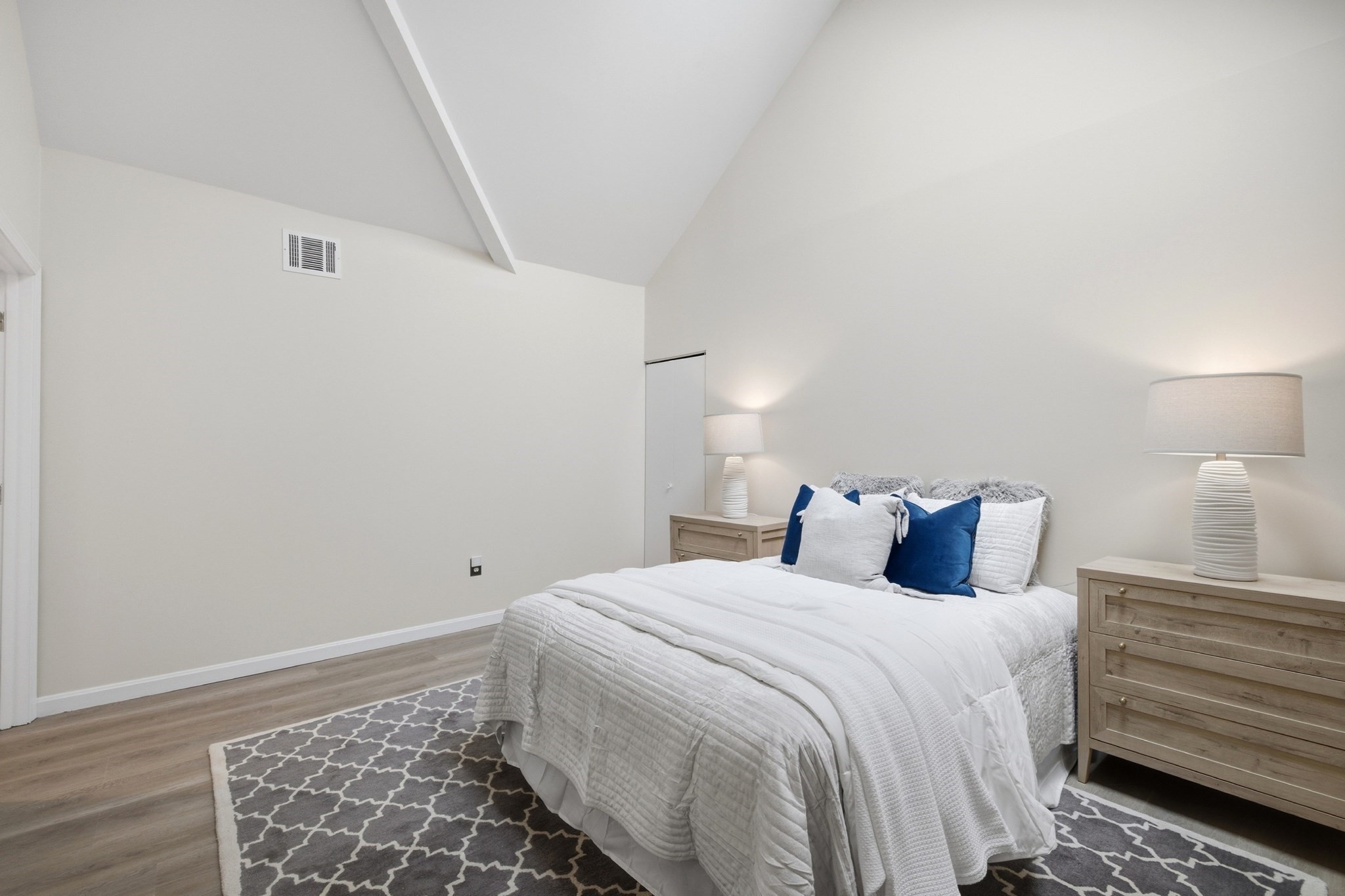 94 Newbury Ave # 402