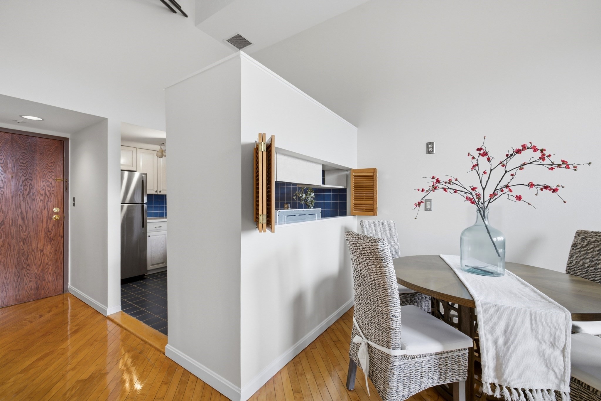94 Newbury Ave # 402