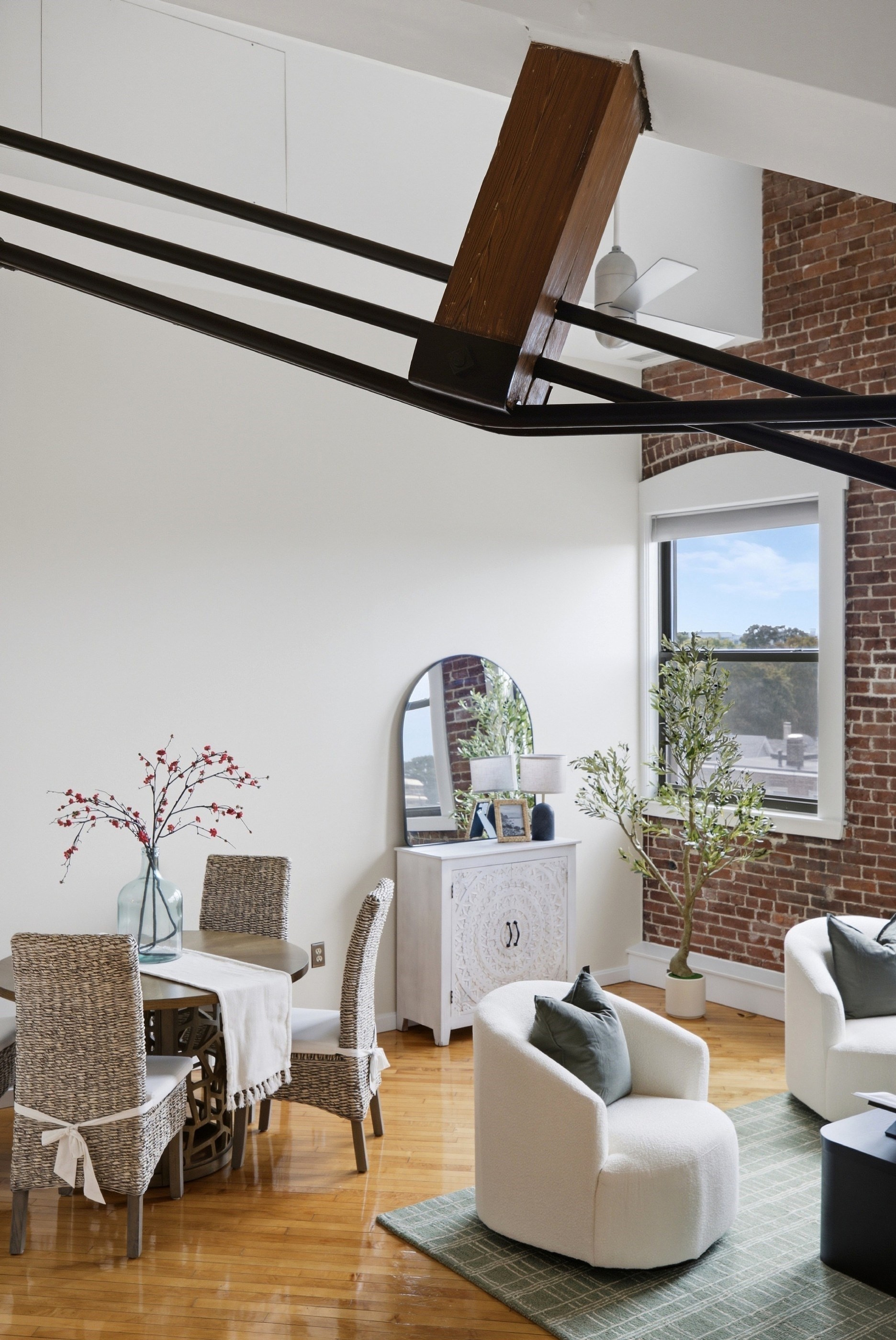 94 Newbury Ave # 402