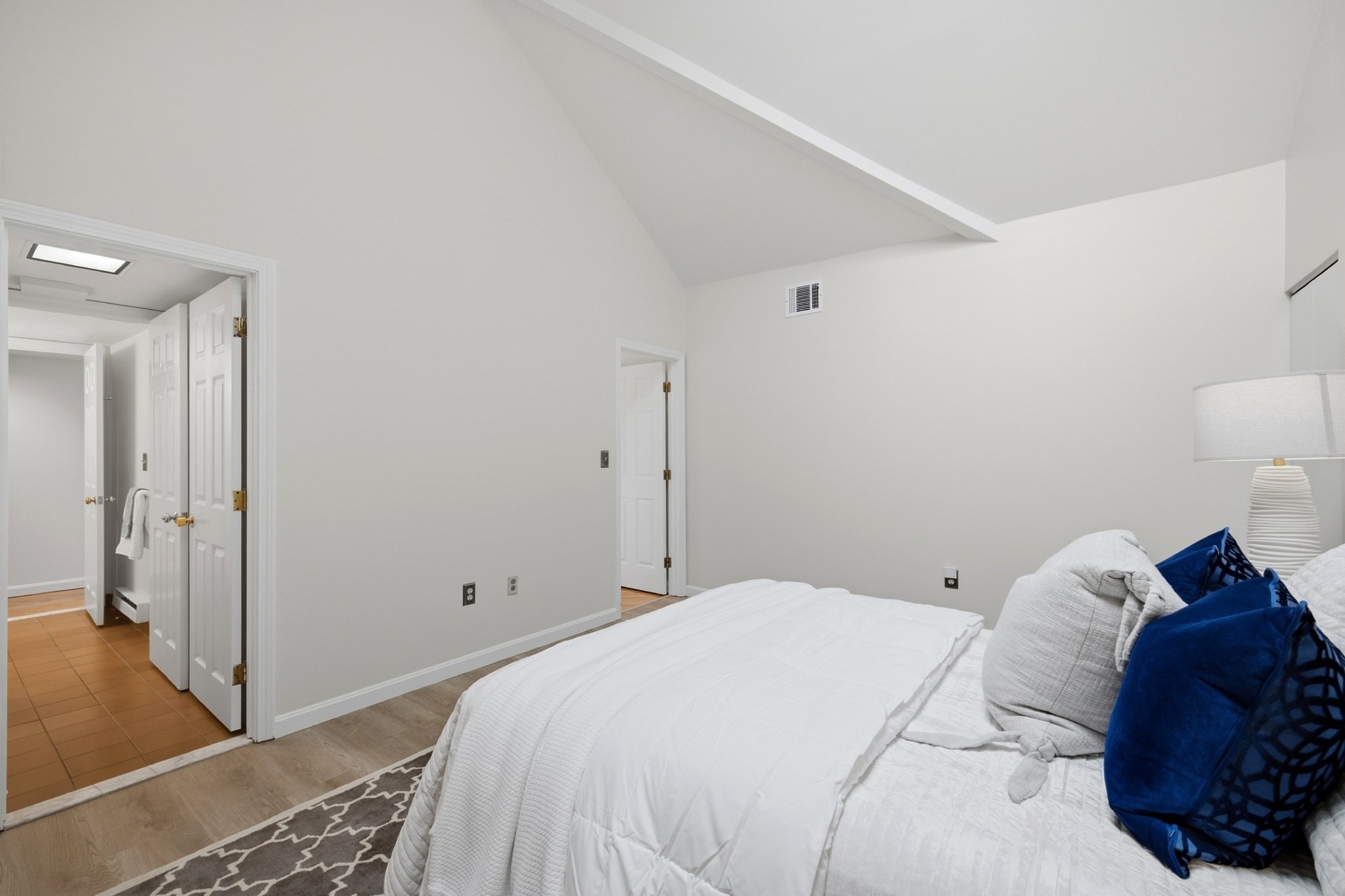 94 Newbury Ave # 402