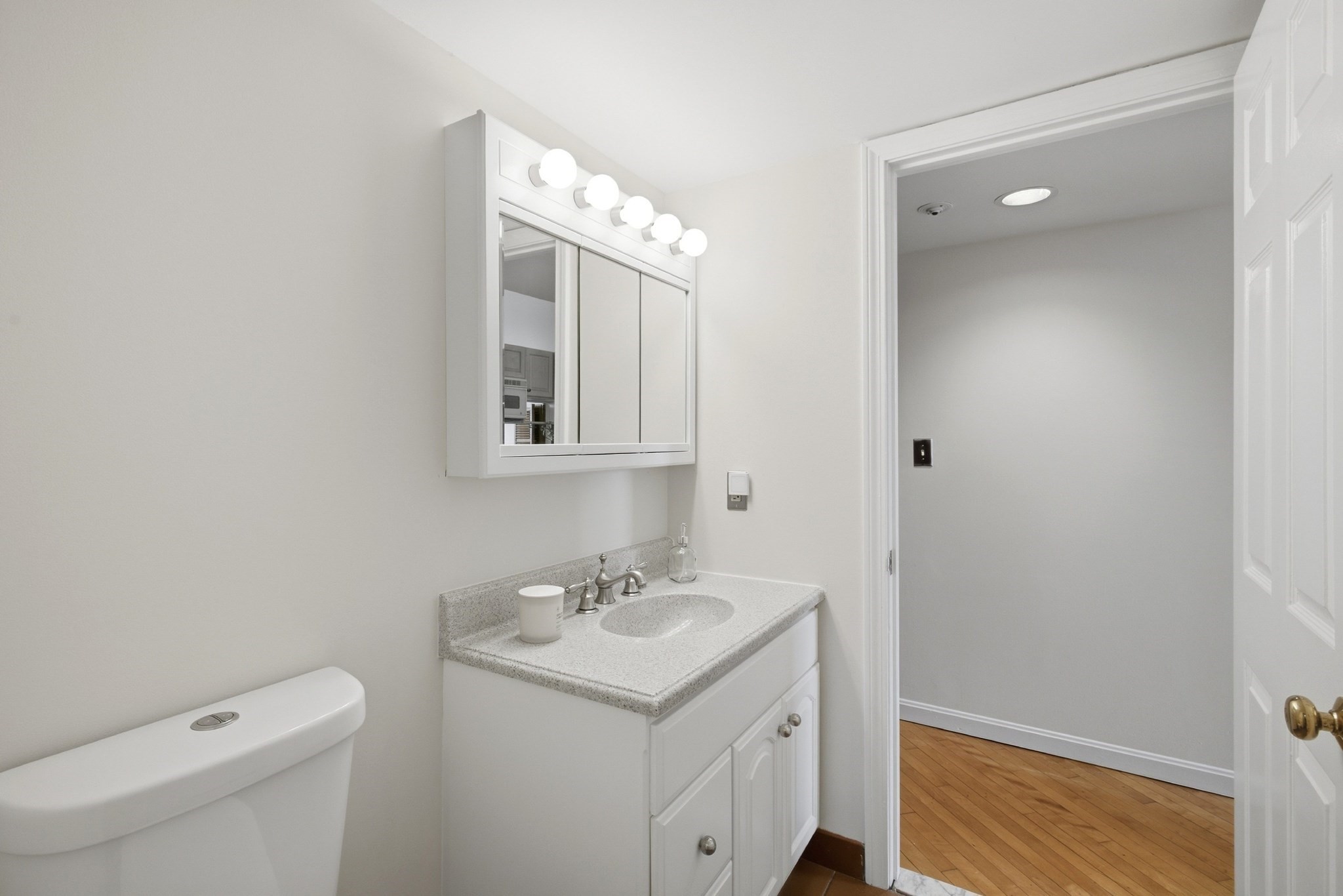 94 Newbury Ave # 402