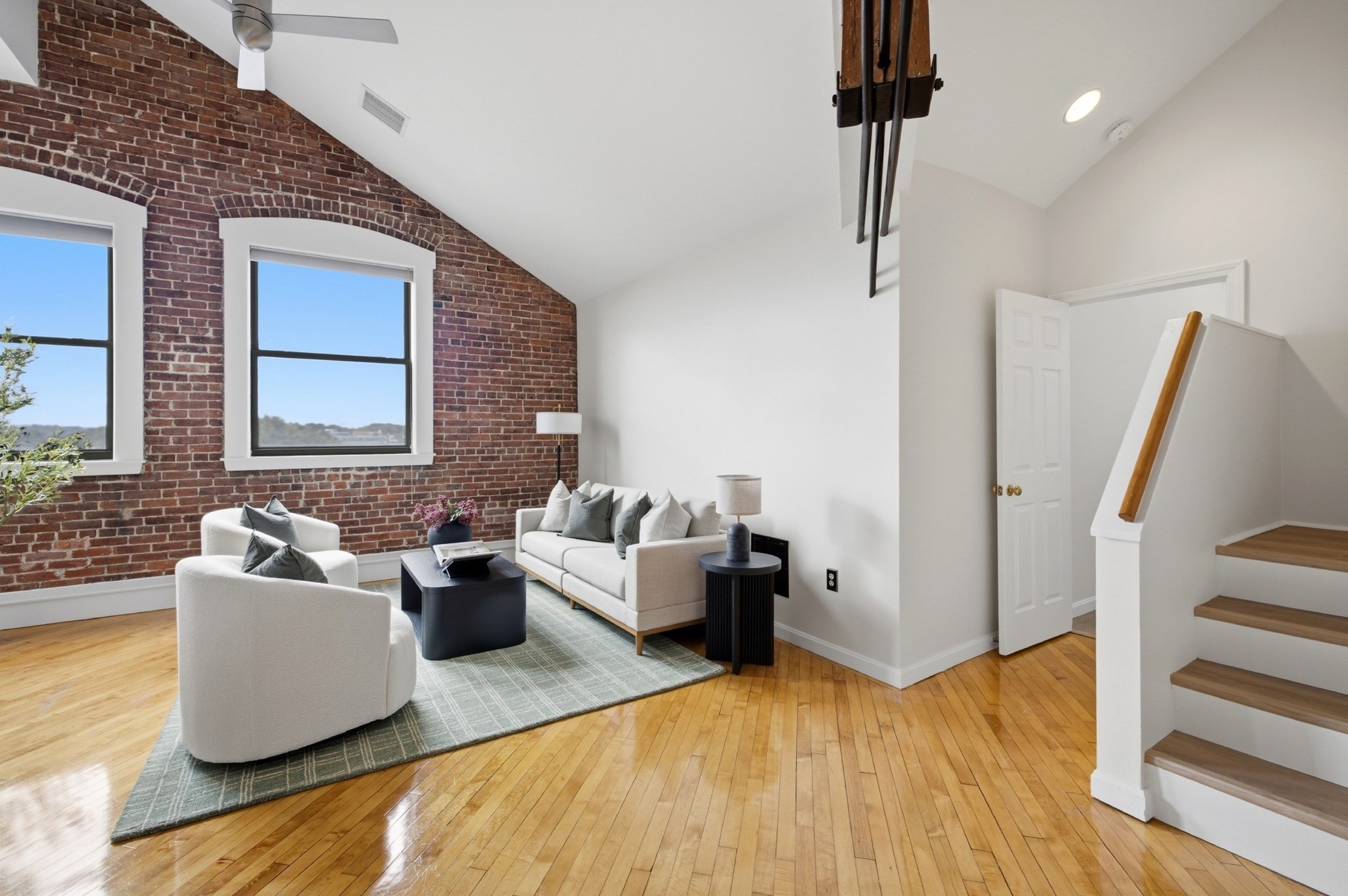 94 Newbury Ave # 402